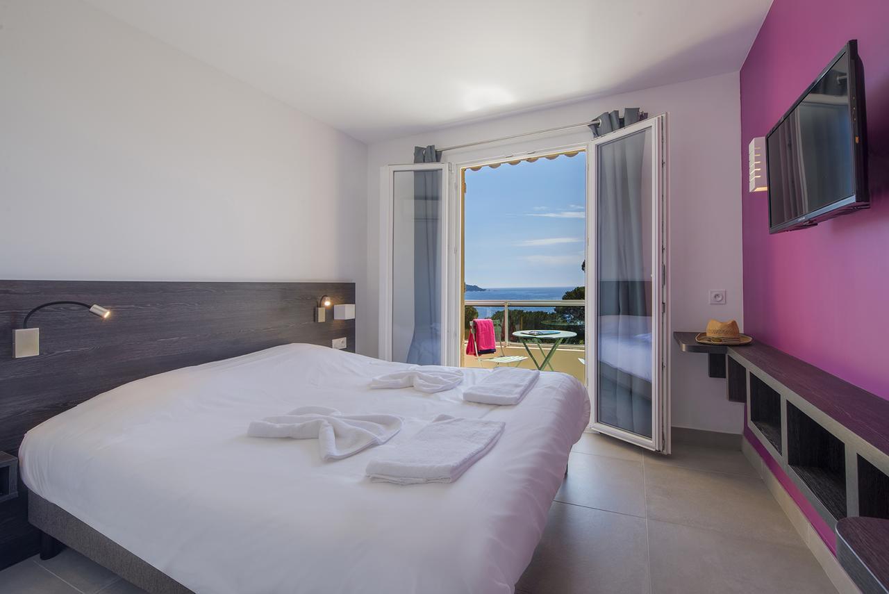 Hotel-Club Du Domaine D'Aiguebelle, Ussim Vacances ル・ラヴァンドゥー エクステリア 写真